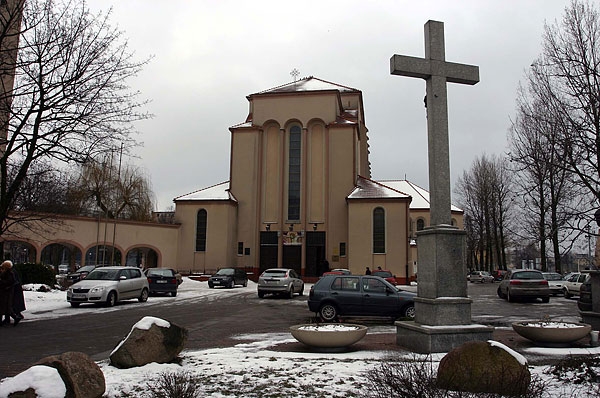 Kościół pw. św. Antoniego Padewskiego w Ostrowie Wielkopolskim.