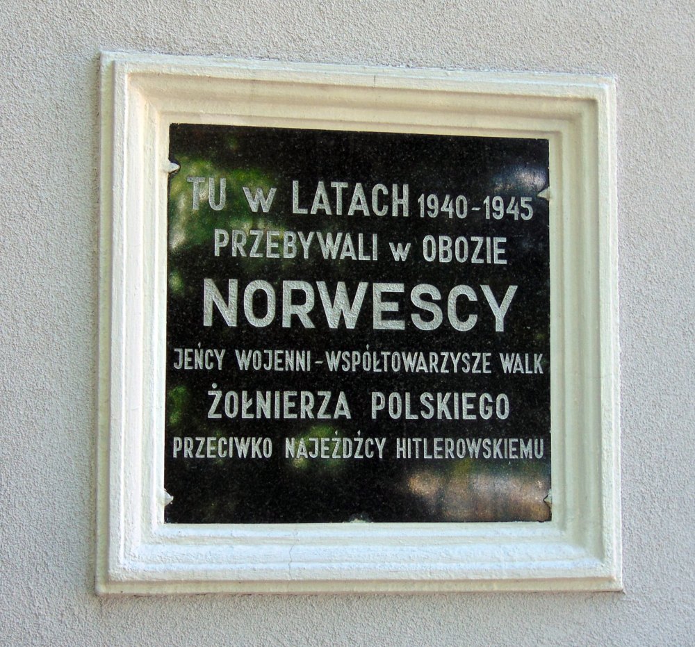 Tablica na gmachu I Liceum Ogólnokształcącego im. Marii Skłodowskiej-Curie w Ostrzeszowie