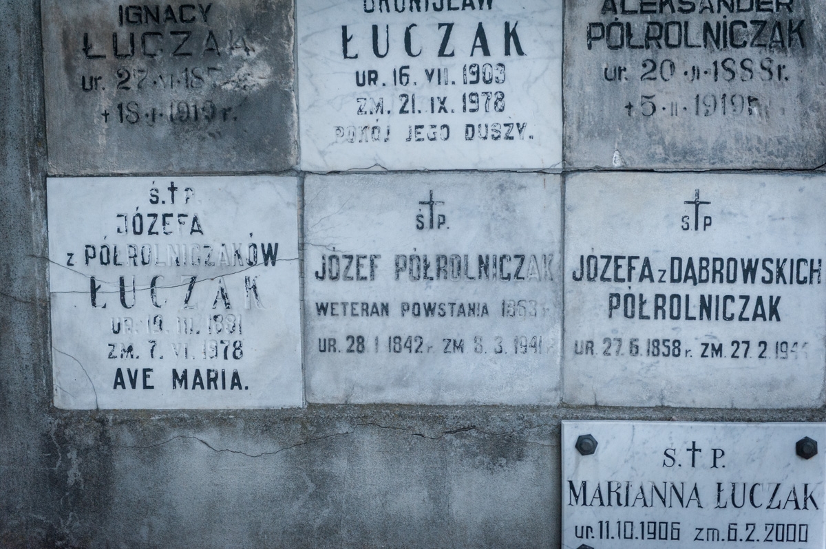 Tablica nagrobna Józefa Półrolniczaka z rodzinnego grobowca na cmentarzu Miejski w Kaliszu