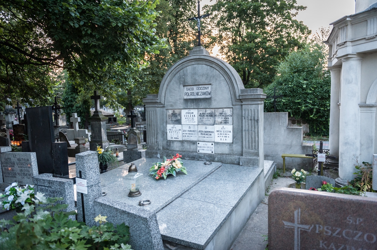Grobowiec rodzinny Półrolniczaków na cmentarzu Miejskim w Kaliszu