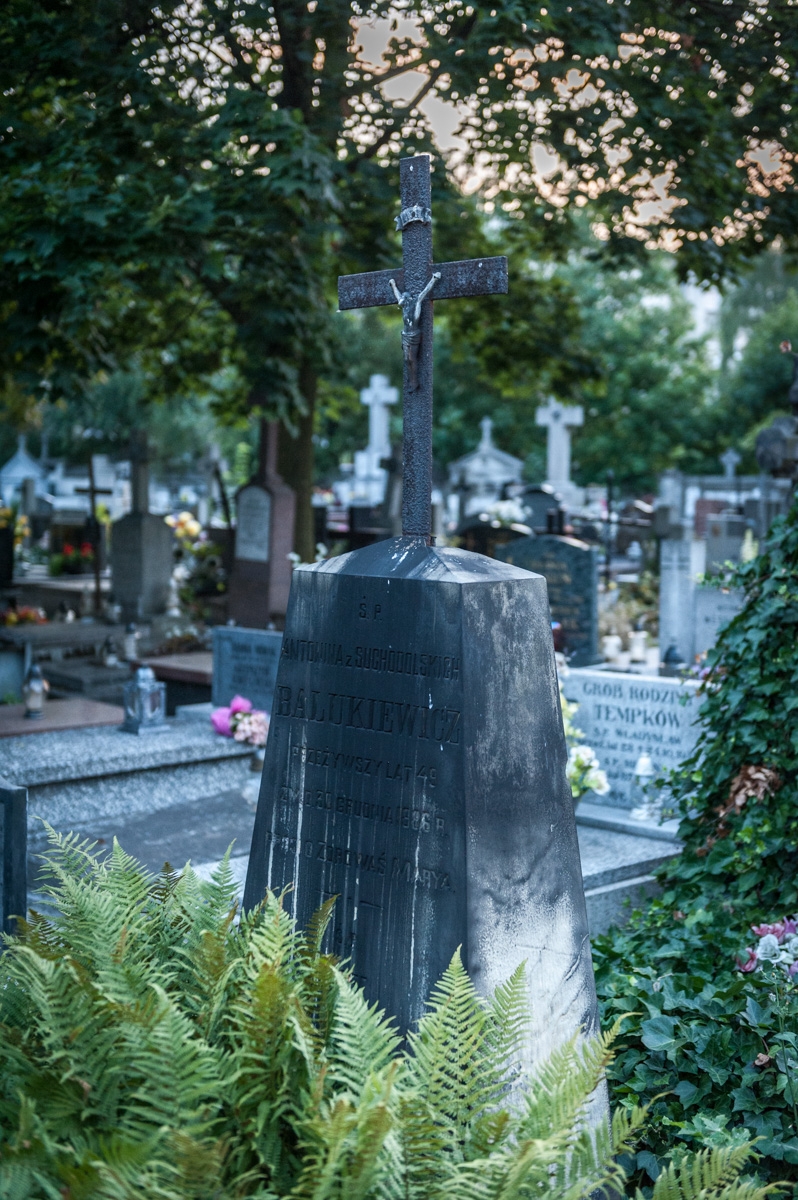 Grób Józefa Balukiewicza na cmentarzu Miejskim w Kaliszu