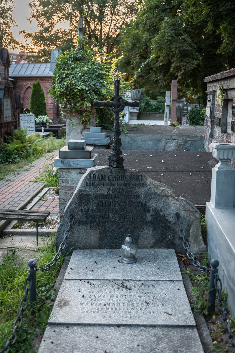 Grób Adama Chodyńskiego na cmentarzu Miejskim w Kaliszu