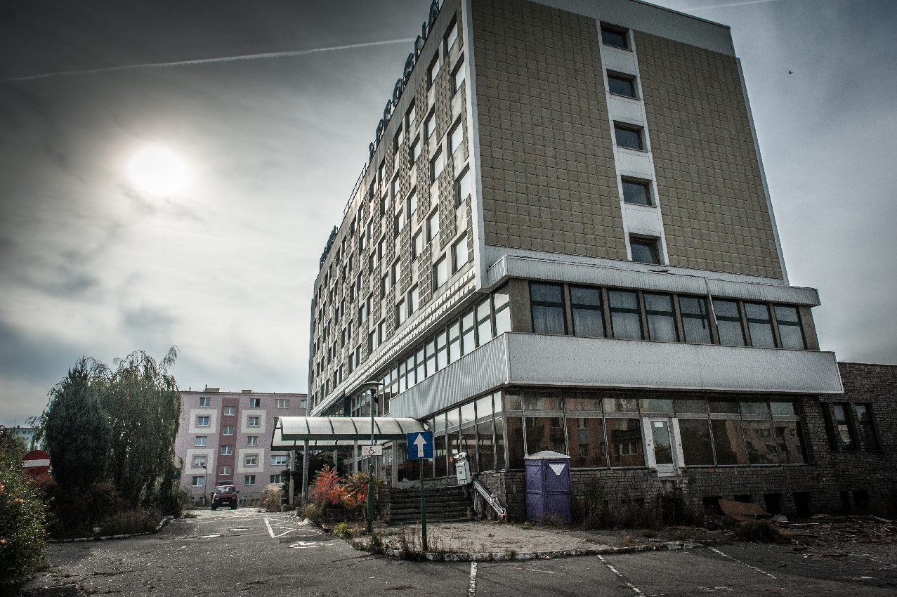 Hotel PROSNA w Kaliszu podczas rozbiórki