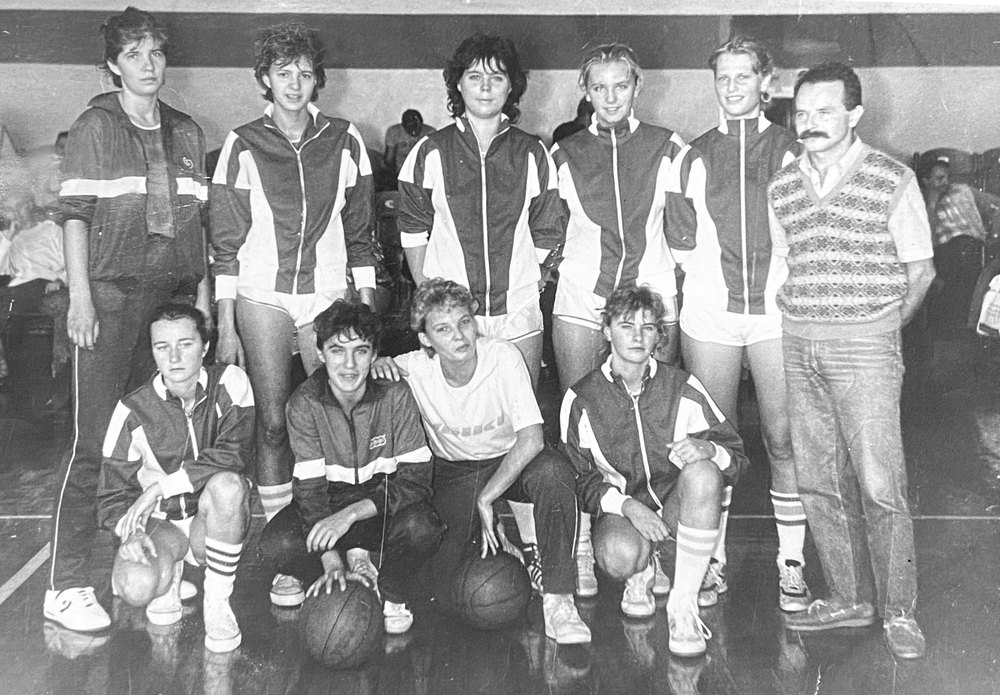 Katarzyna Duczmal (w górnym rzędzie czwarta od lewej)