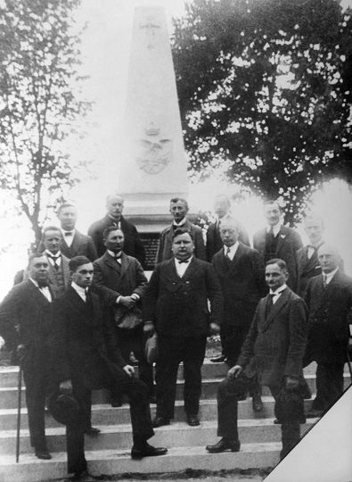 Stanisław Dirska  (pierwszy z lewej w trzecim rzędzie u góry)